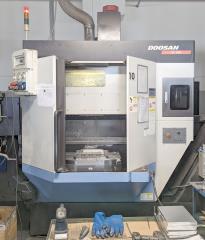 Vertical machining center with 2 tables DOOSAN VC 400